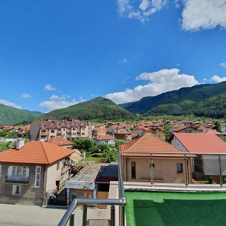Enis Hotel С Минерален Басейн Saparewa Banja Exterior foto