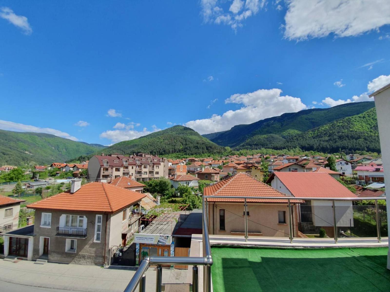 Enis Hotel С Минерален Басейн Saparewa Banja Exterior foto