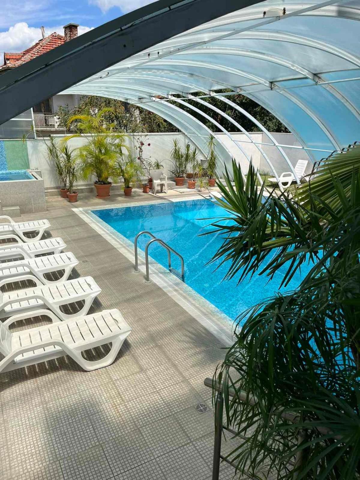 Enis Hotel С Минерален Басейн Saparewa Banja Exterior foto